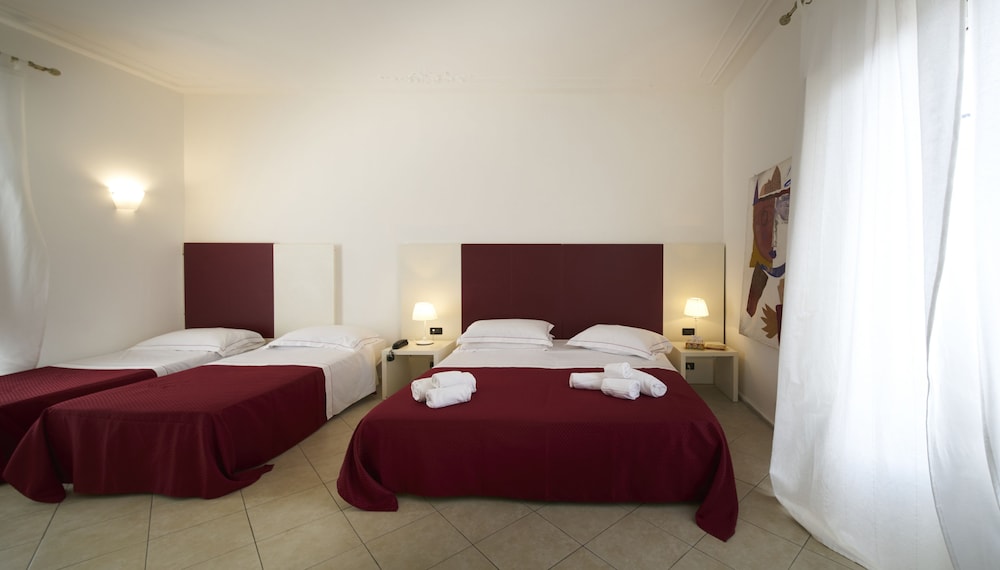 Classic Quadruple Room - Photo 3