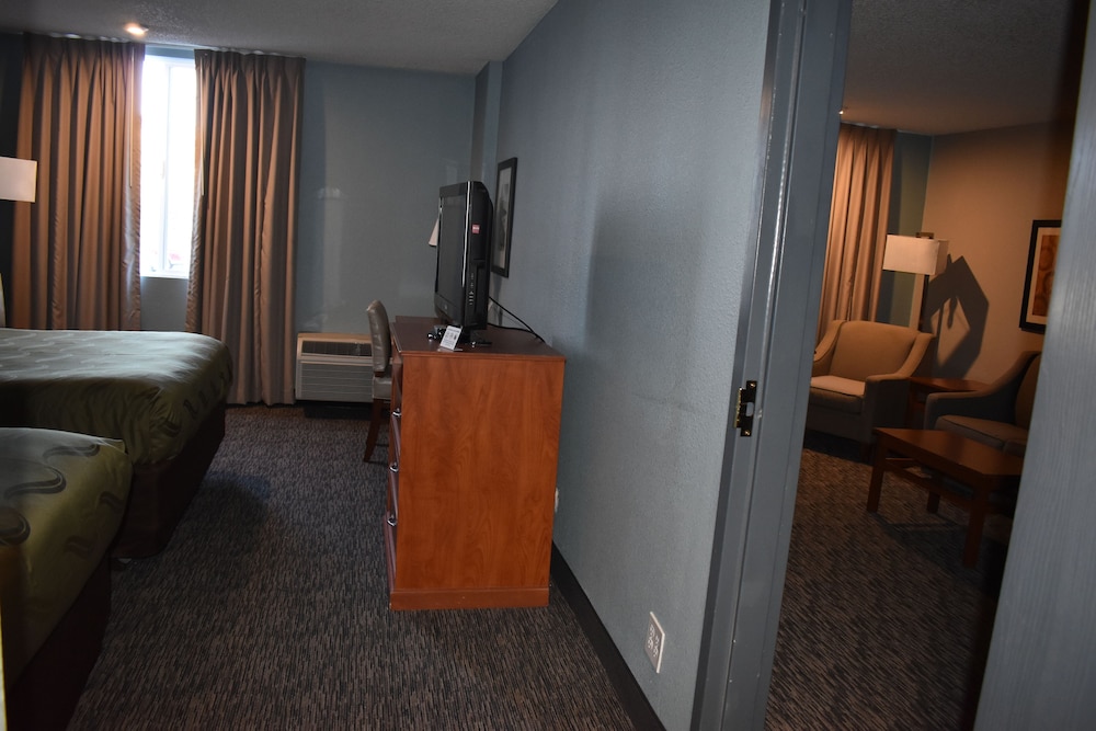 Suite, Multiple Beds, Non Smoking - Photo 2