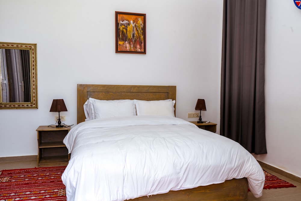 Standard Double Room - Photo 8