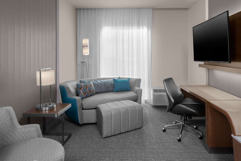 Suite, 1 Bedroom - Photo 3