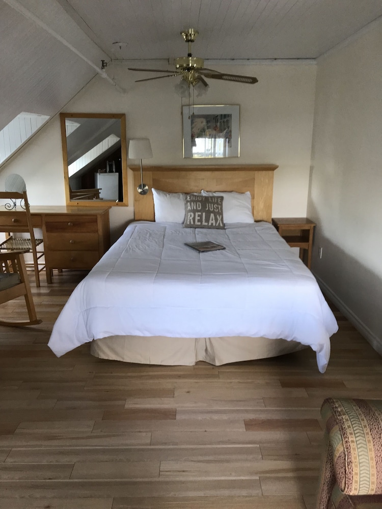 Junior Suite, 1 Queen Bed, Bathtub, Sea View