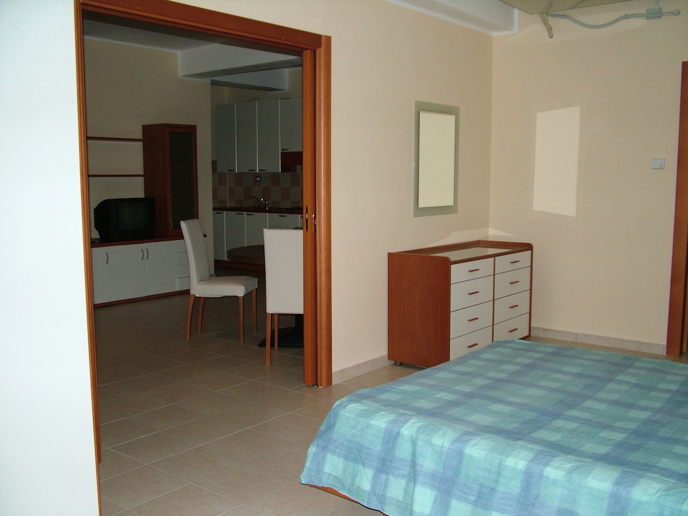 Quadruple Room (4 Adults) photo 2