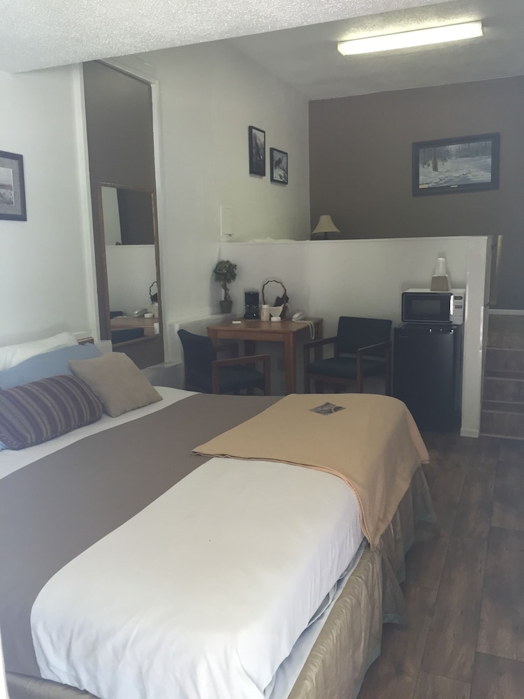 Deluxe Double Room, 2 Queen Beds photo 2