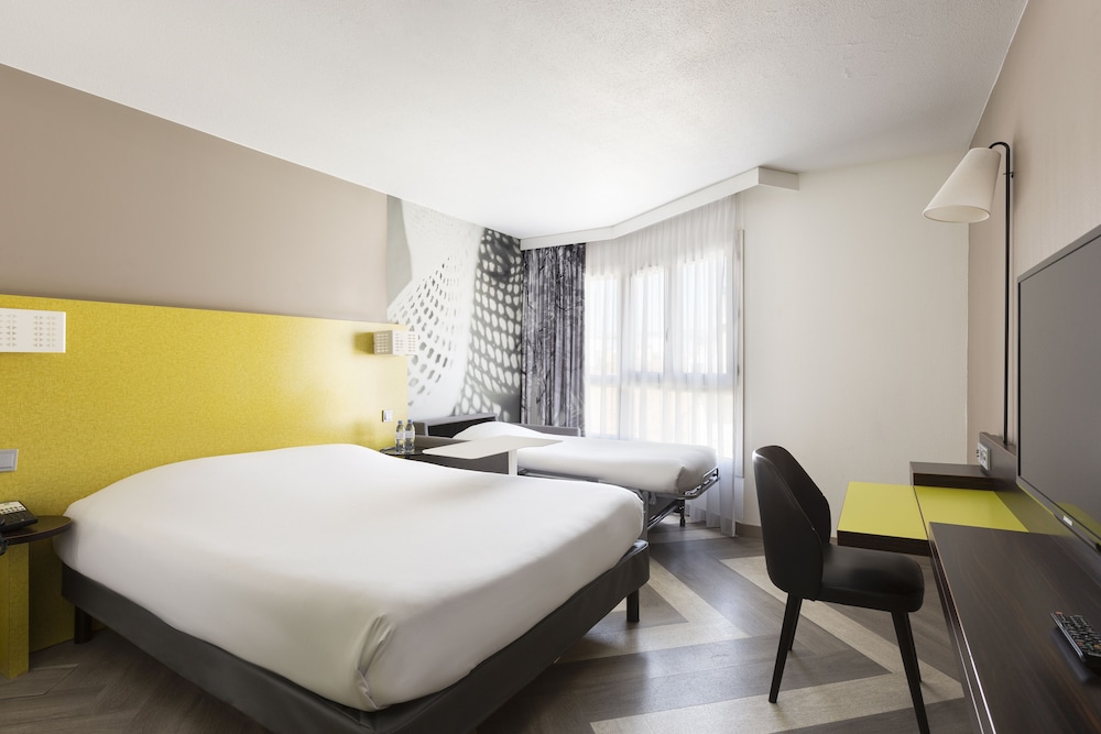 Standard Double Room, 1 Double Bed with Sofa bed - Photo 1