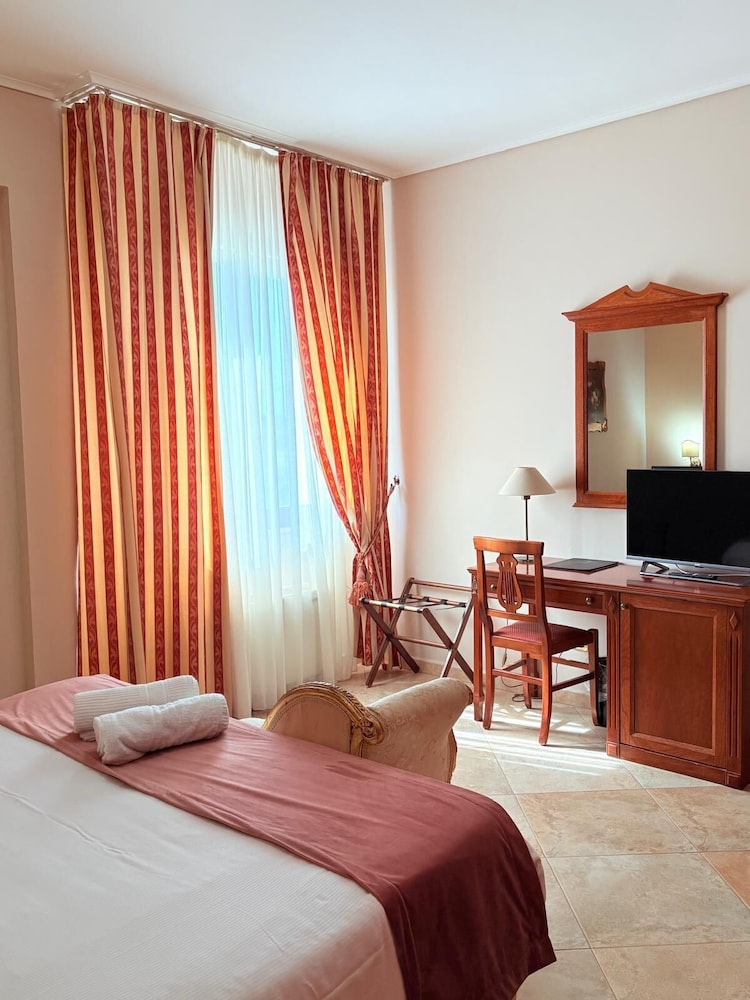 Superior Double or Twin Room - Photo 6
