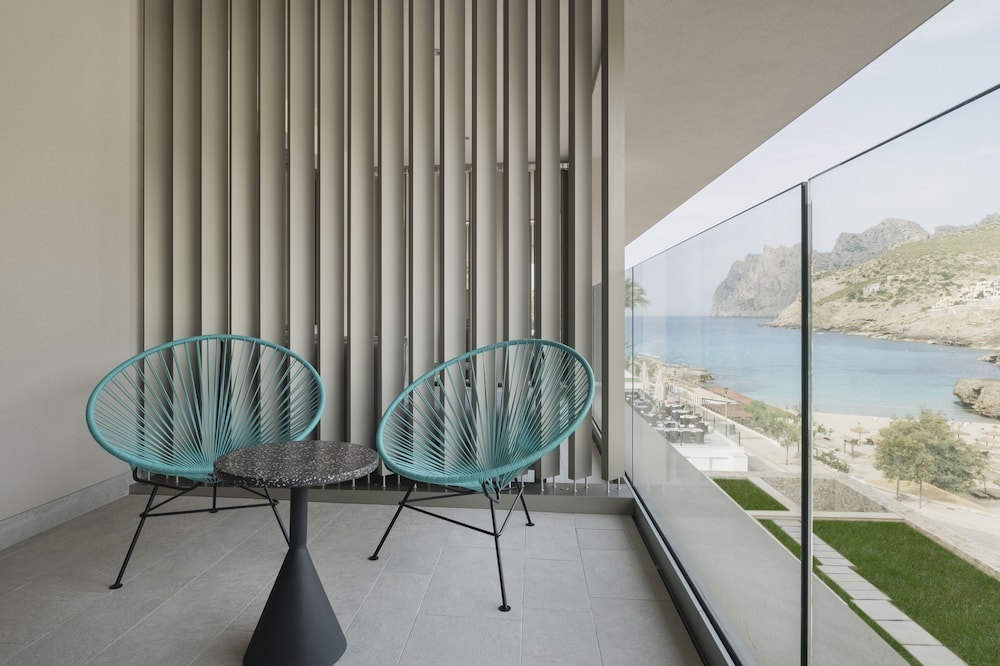 Signature Double Room, Balcony, Partial Sea View