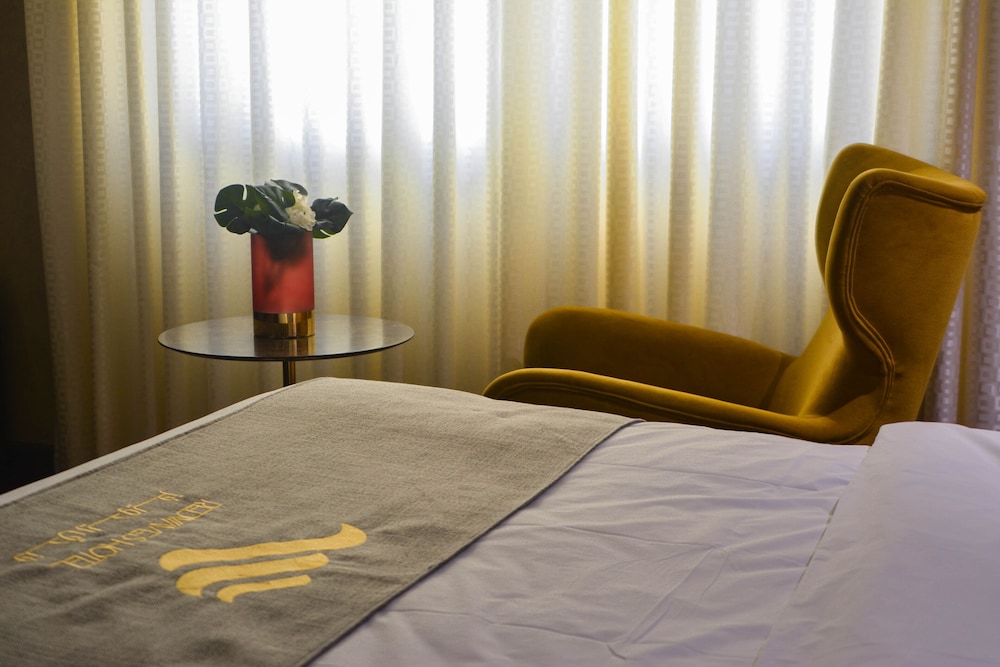 Royal Room - Photo 3