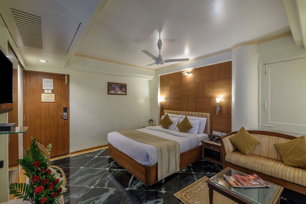 Standard Room, 1 King Bed