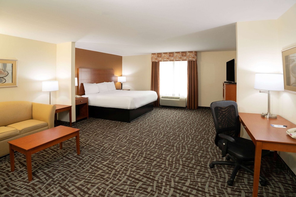 Studio Suite, 1 King Bed, Non Smoking - Photo 1