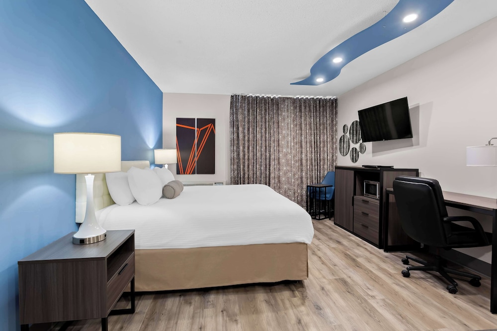 Suite, 1 King Bed, Non Smoking, Jetted Tub photo 1