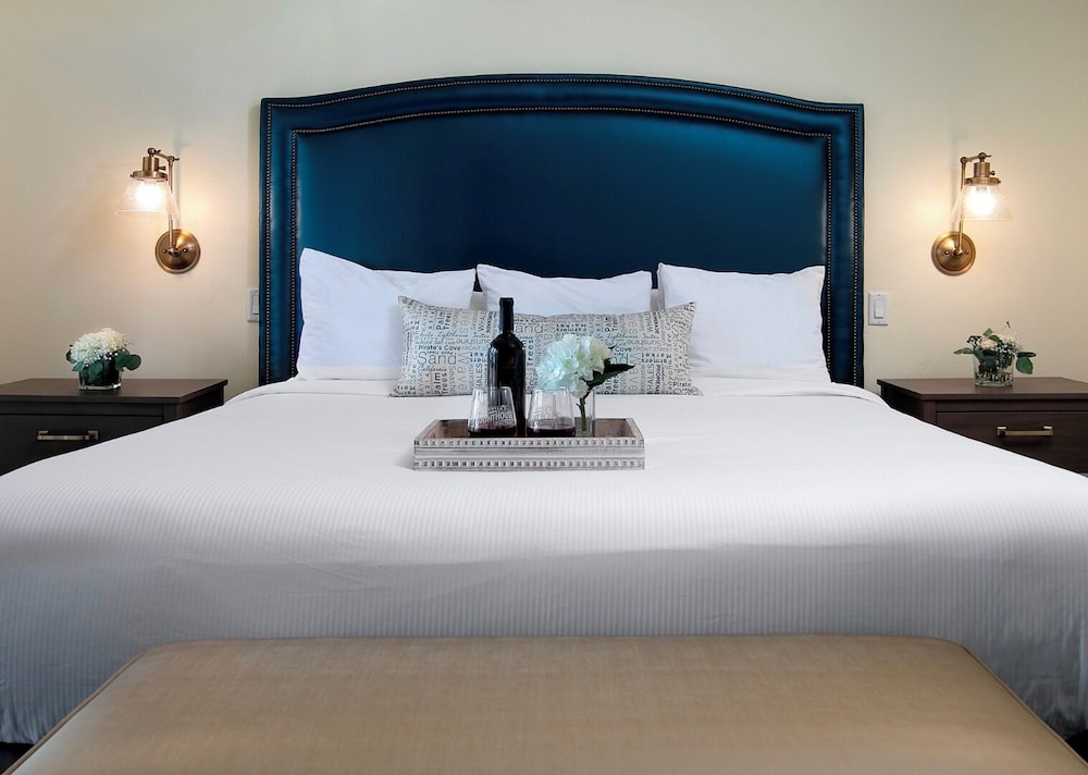 Superior Suite, 1 King Bed with Sofa bed, Pool View (Pool View Suite King, ADA)
