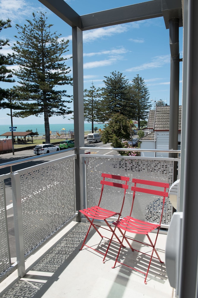 Studio, 1 King Bed, Beachside - Photo 5