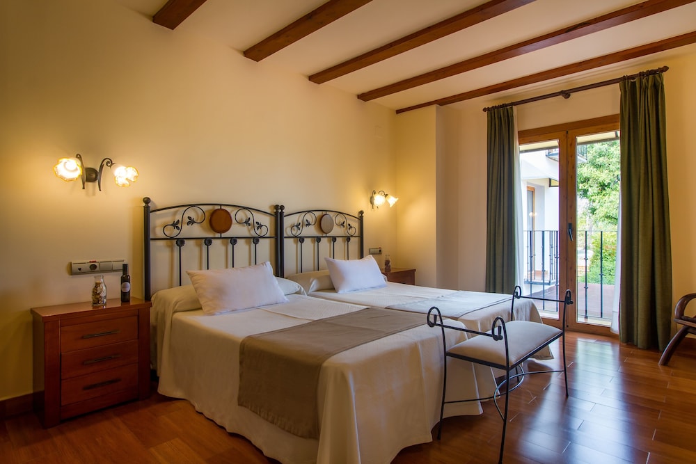 Traditional Twin Room, Balcony - Photo 1