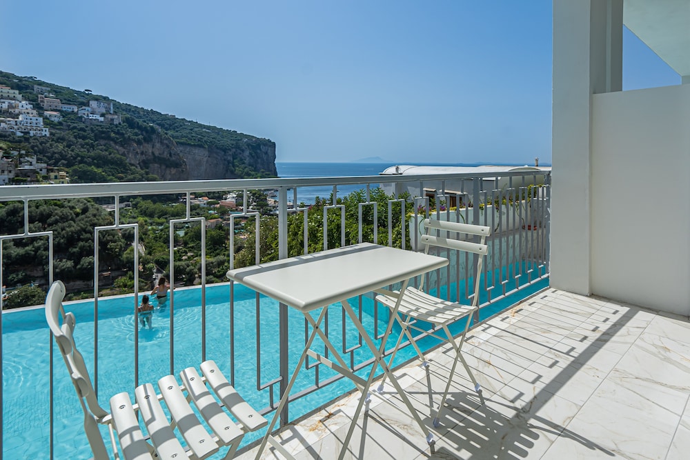 Junior Studio Suite, Sea View - Photo 8