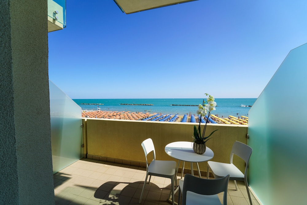 Executive Double Room, Sea View - Photo 8