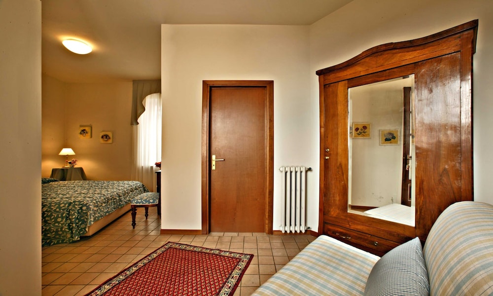 Standard Double or Twin Room (11) photo 2