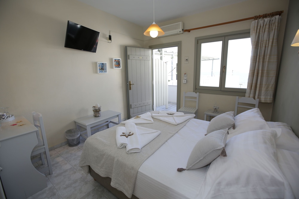 Double or Twin Room, Partial Sea View