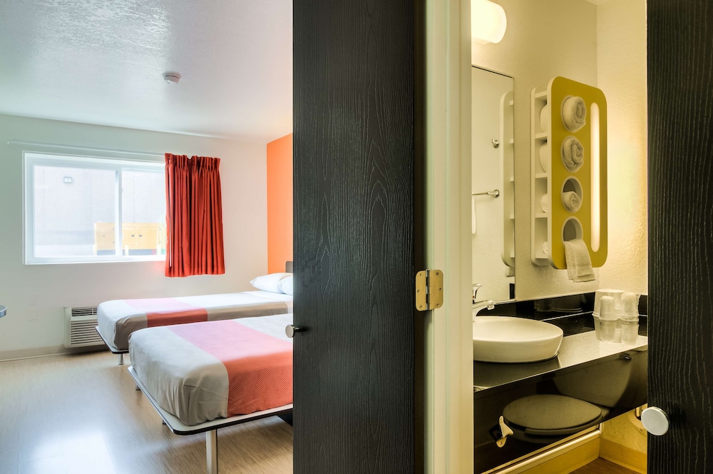 Deluxe Room, 2 Double Beds, Non Smoking, Refrigerator & Microwave