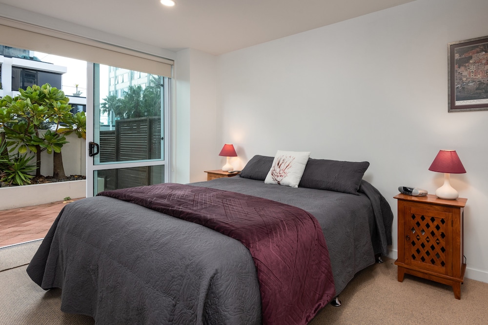 One Bedroom Courtyard Apartment photo 2