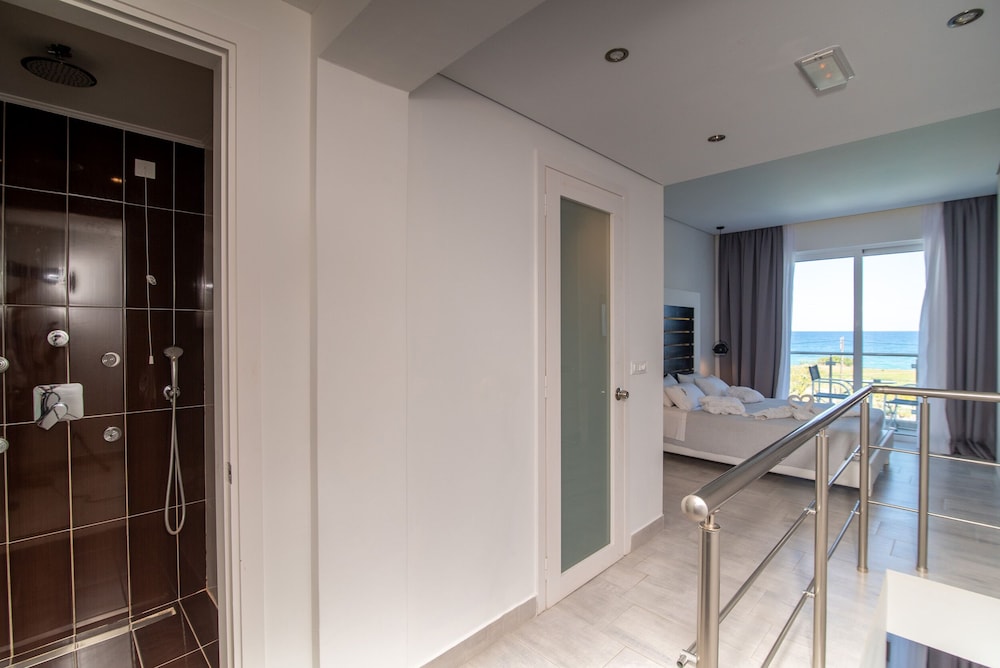 Executive Suite, Private Pool, Sea View photo 3