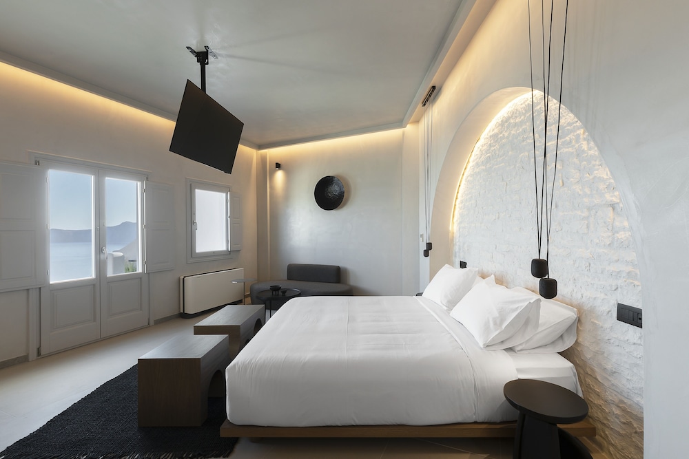 Superior Suite outdoor hot tub sea view