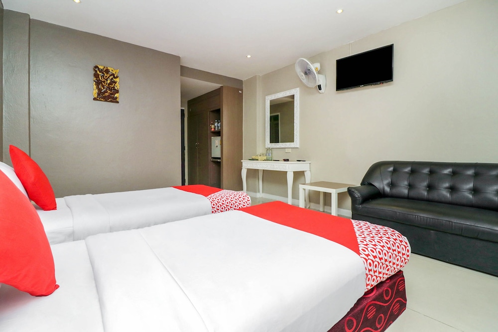 Deluxe Twin Room, Pool View photo 2