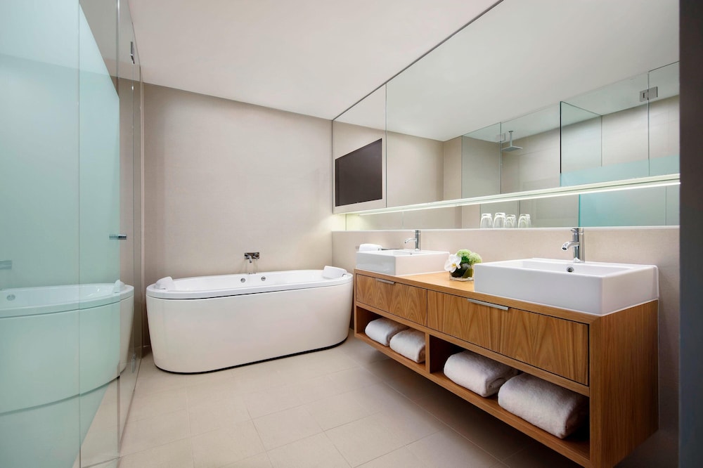 Suite, 1 Bedroom, City View