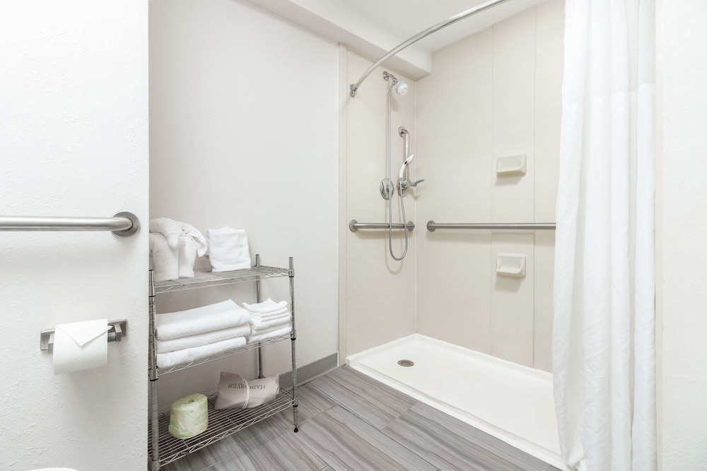 Room, 1 King Bed, Accessible, Oceanfront - Photo 5