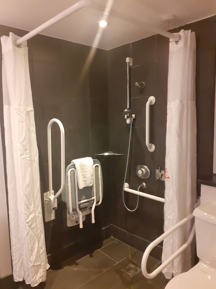 Room, 1 King Bed, Accessible - Photo 12