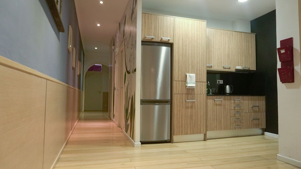 Family Room, Shared Bathroom photo 2