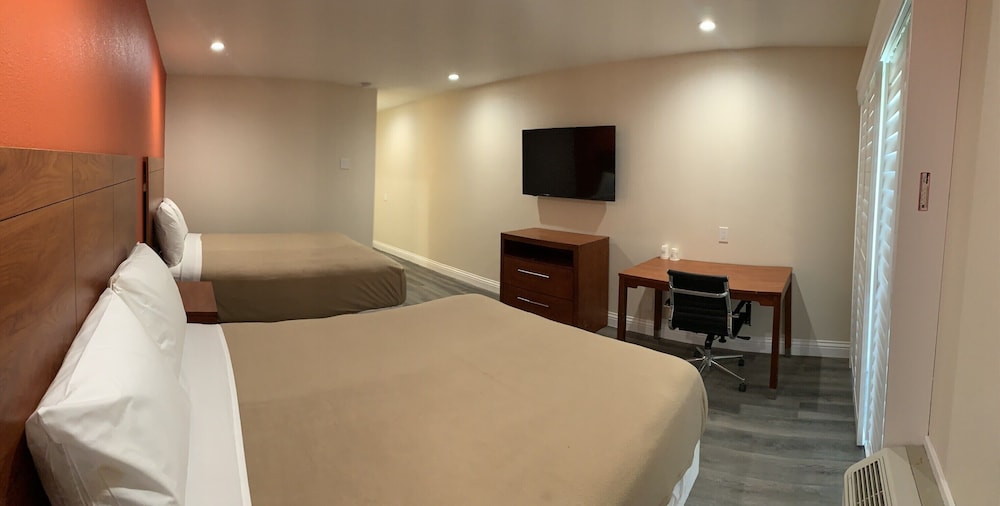 Standard Suite, 2 Queen Beds, Non Smoking - Photo 4