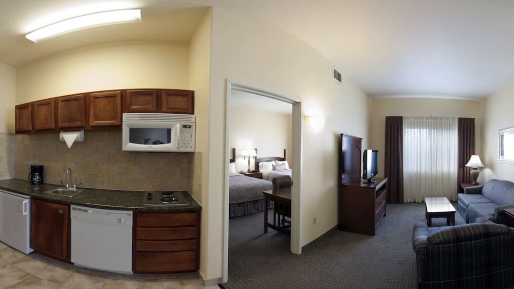 Suite, 1 King Bed - Photo 3