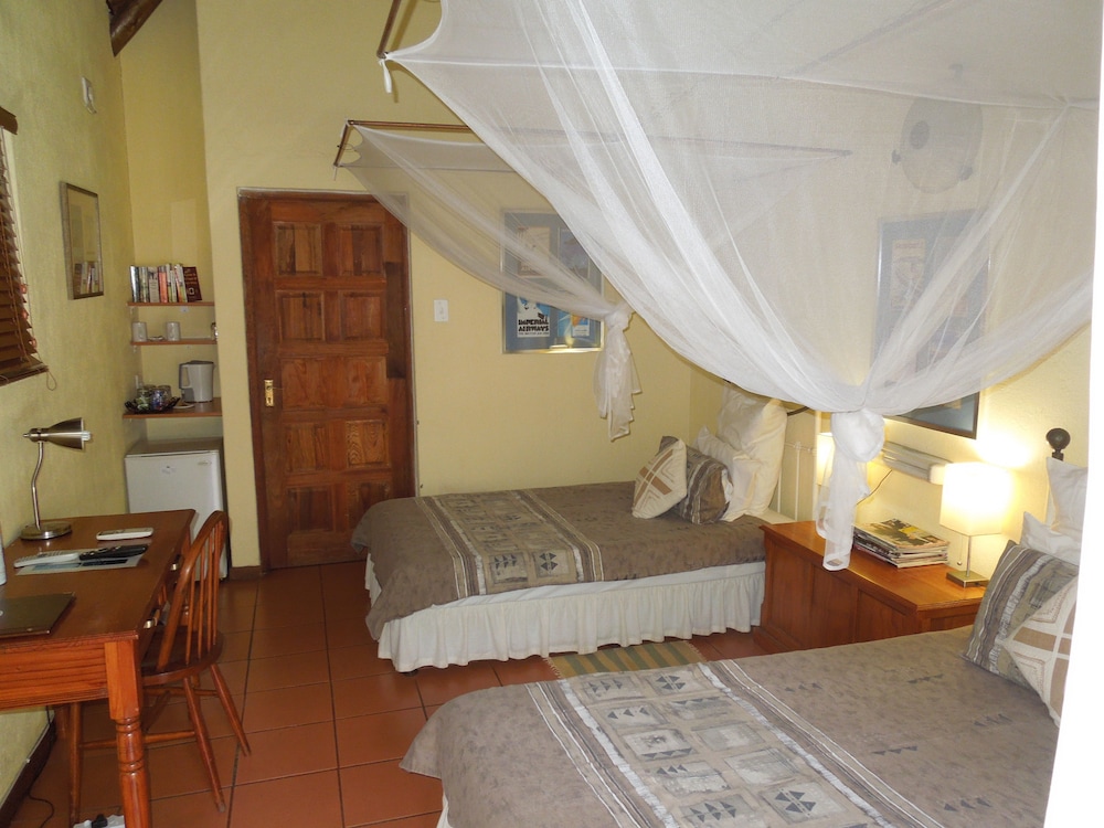 Standard Room, 2 Twin Beds photo 3