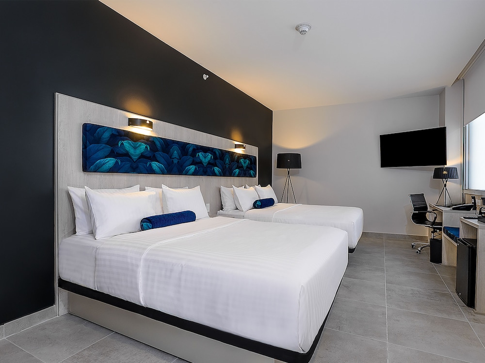 Suite, 2 Queen Beds photo 1