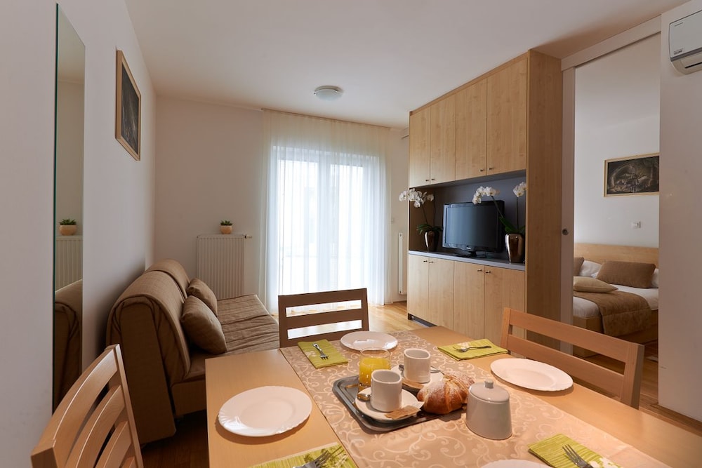 One-Bedroom Apartment - Photo 1