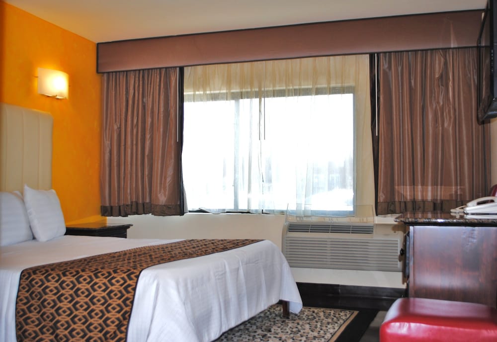 Deluxe Room, 1 King Bed, Non Smoking photo 1