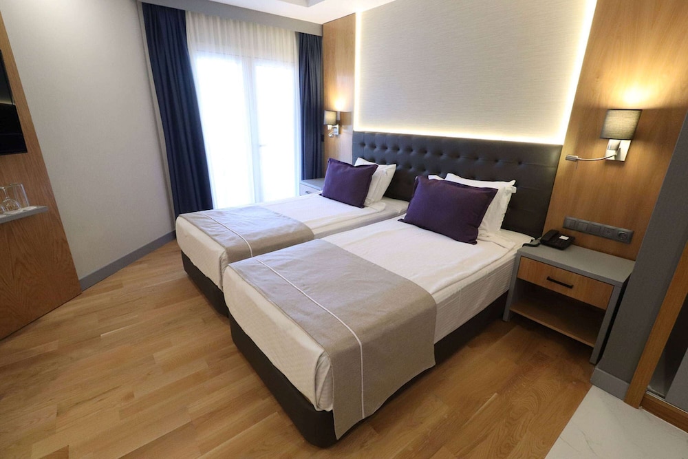 Deluxe Room, 1 Double Bed, Garden View - Photo 4
