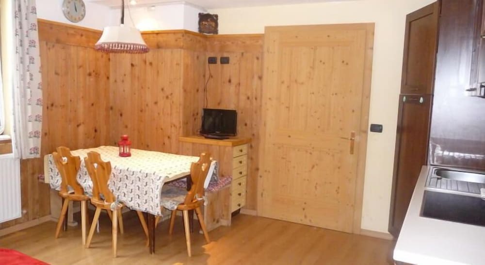 Apartment, 2 Bedrooms, Ground Floor photo 3