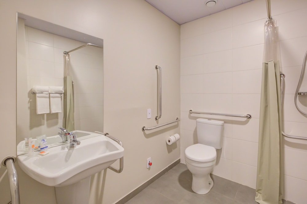 Standard Room, 1 Double Bed, Accessible - Photo 6