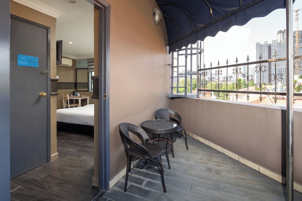 Deluxe with Balcony Room photo 2