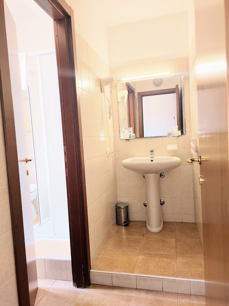 Comfort Double or Twin Room - Photo 8