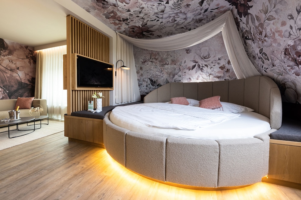 Romantic Suite (Rose) photo 1