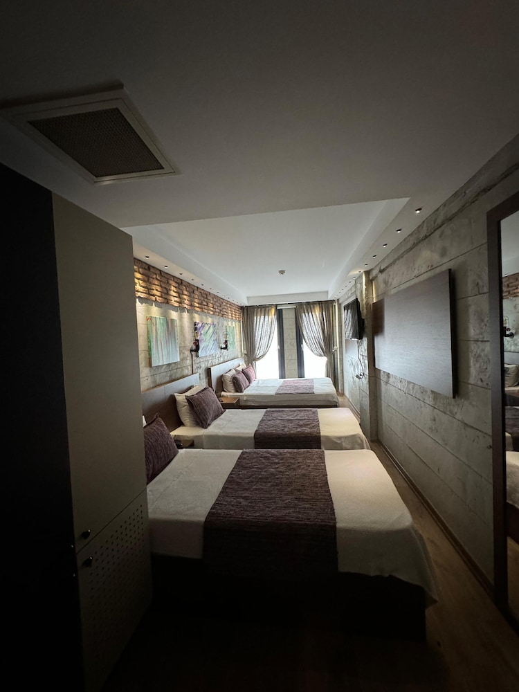 Family Quadruple Room photo 3