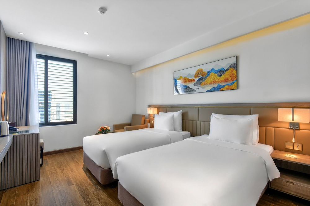 Superior Room, 1 Queen Bed photo 3