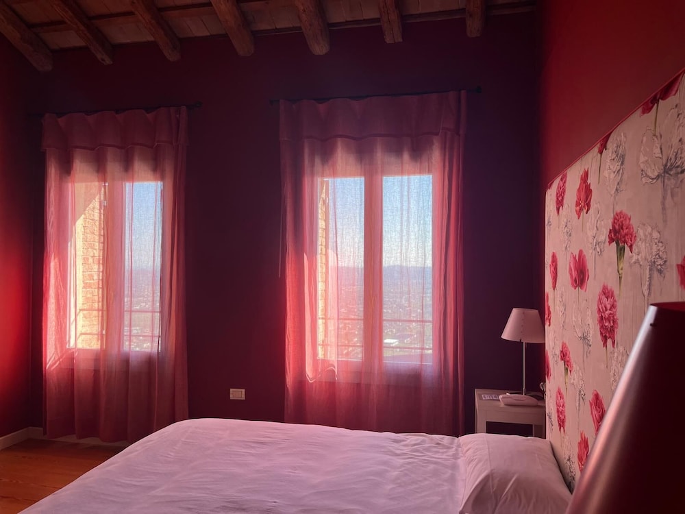 Room, Garden View