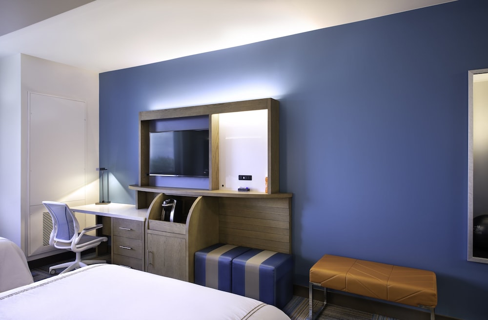 Standard Room, 2 Queen Beds - Photo 4