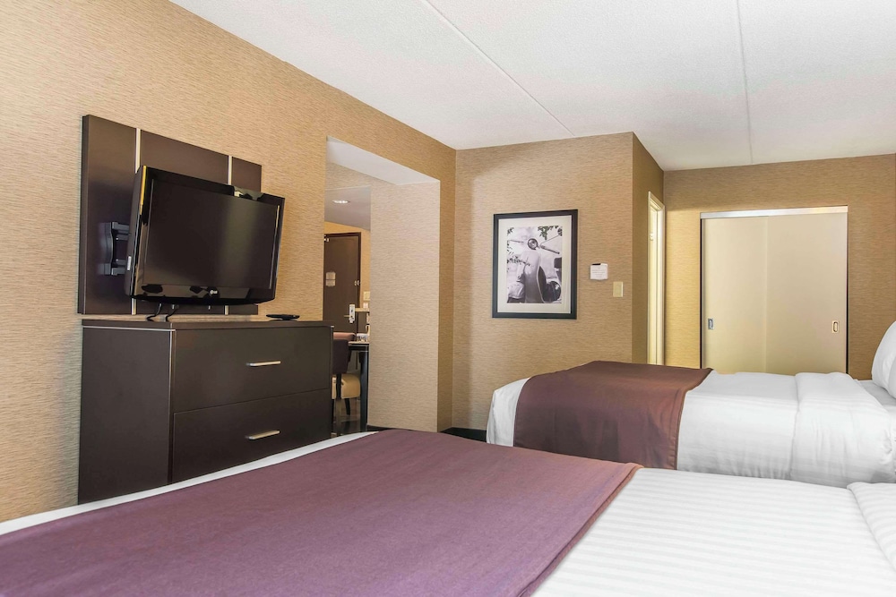 Suite, Multiple Beds, Non Smoking - Photo 1
