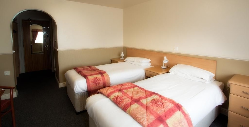 Family Twin Room (2 Adults + 2 Children) photo 1