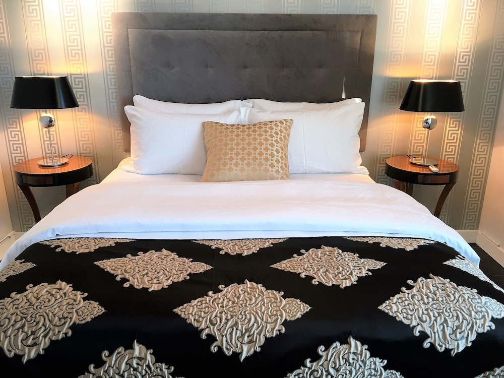 Presidential Suite, 2 Bedrooms, 1 Living Room (130 M2)