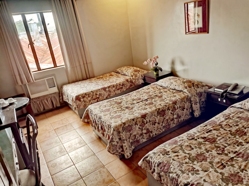 Superior Triple Room photo 2